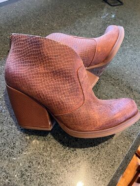 Snake Textured Kork-Ease Gemini Booties